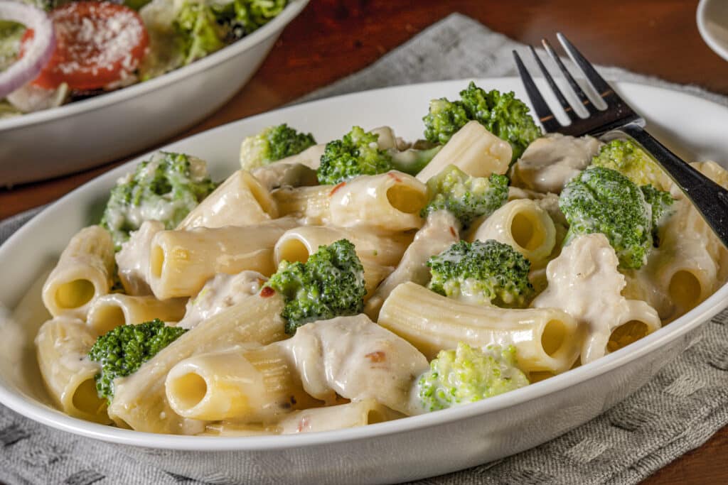 Bertucci's Brick Oven Pizza & Pasta Rigatoni, Broccoli & Chicken